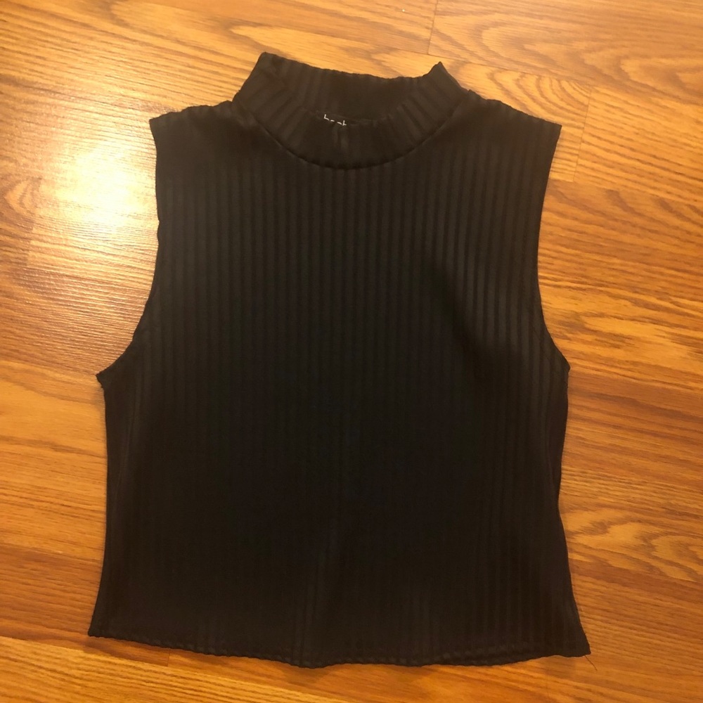 Black mock neck crop top